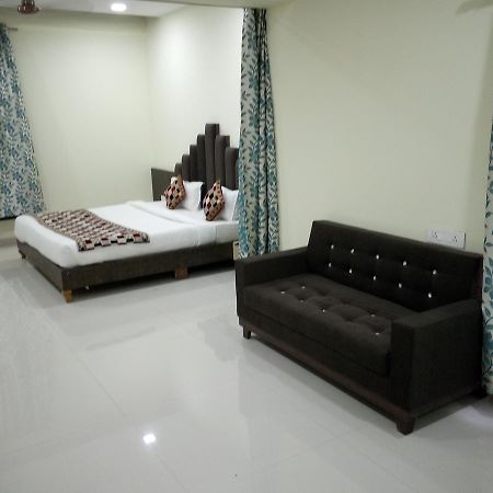 Hotel Casa Green Shirdi Exterior photo