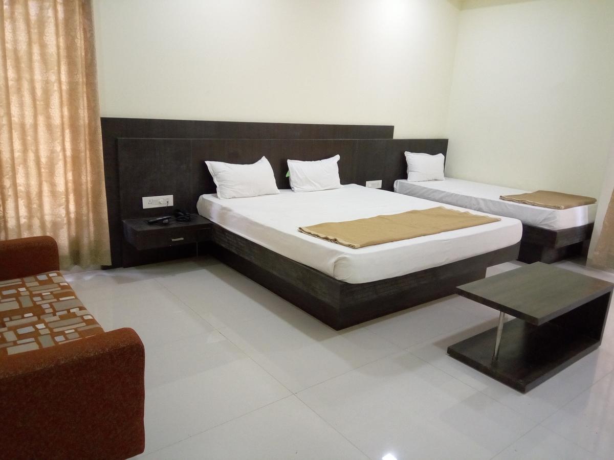 Hotel Casa Green Shirdi Exterior photo