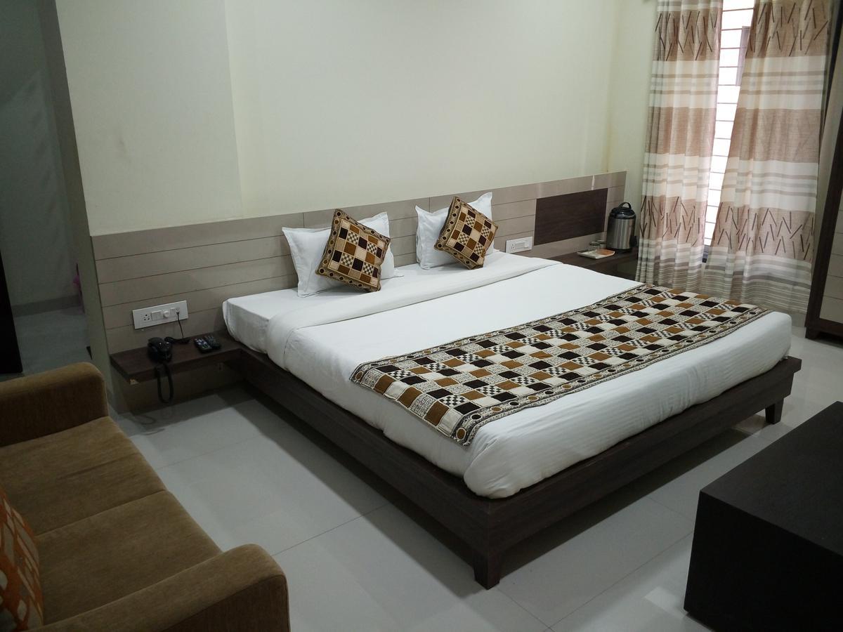 Hotel Casa Green Shirdi Exterior photo