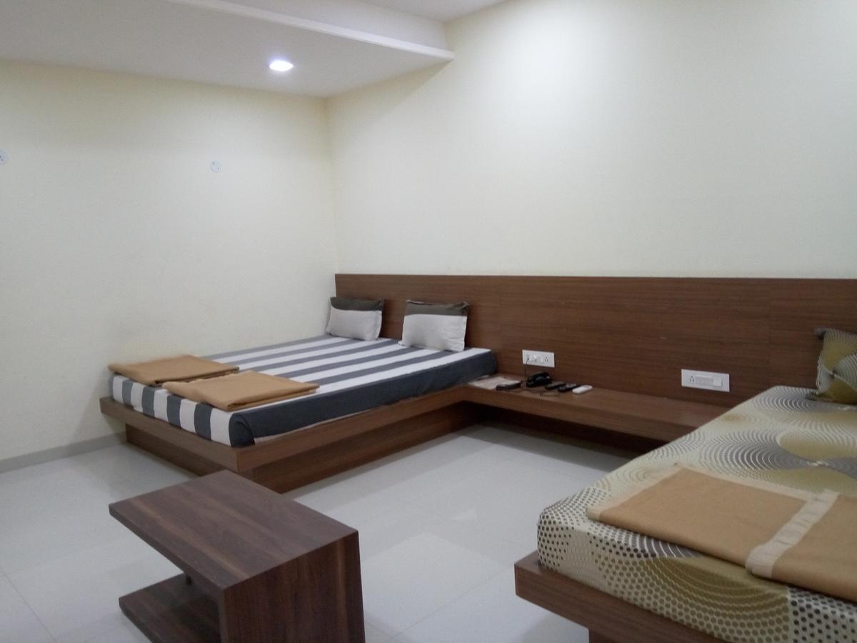 Hotel Casa Green Shirdi Exterior photo