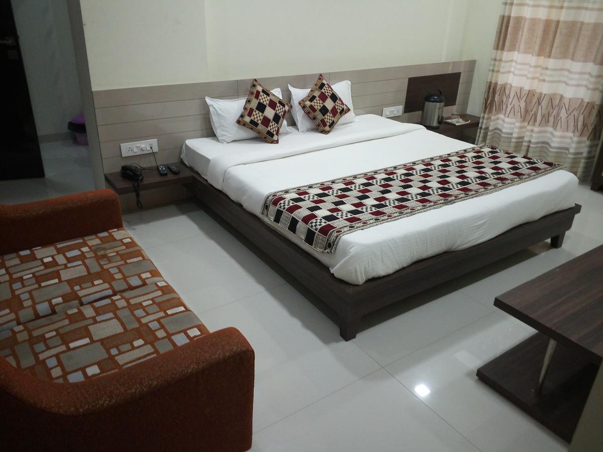 Hotel Casa Green Shirdi Exterior photo