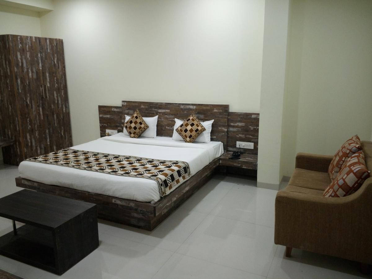 Hotel Casa Green Shirdi Exterior photo