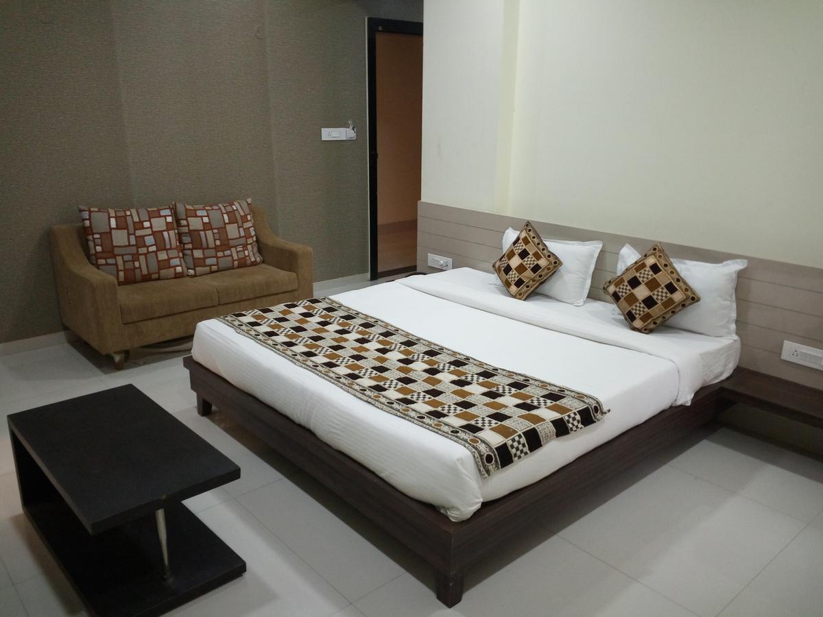 Hotel Casa Green Shirdi Exterior photo
